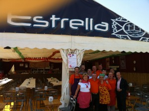 Ante la caseta de la Estrella Ante la caseta de la Estrella